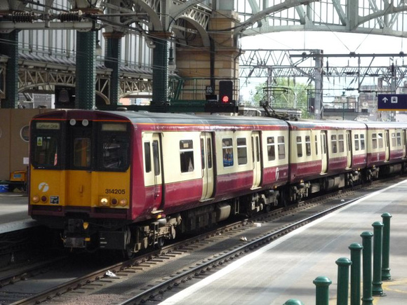314205+213 at Glasgow Central 18.5.09