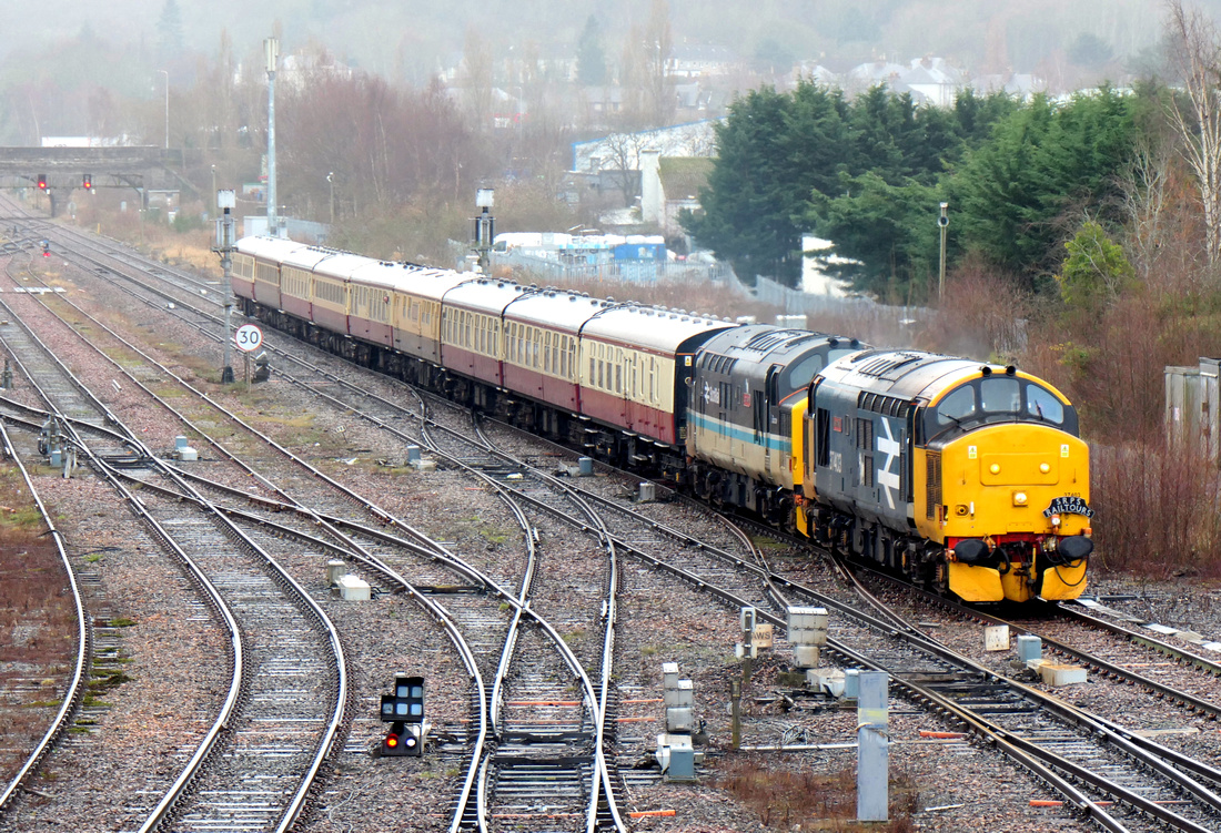 37403+37409 at Perth