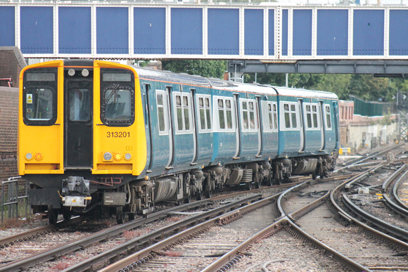 313201 at Portsmouth and Southsea