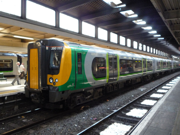 350111 at London Euston